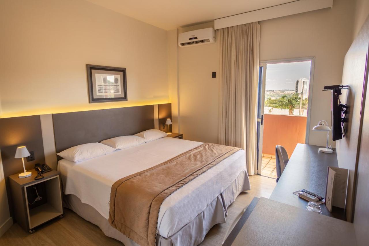 JR Hotel Marília Buitenkant foto